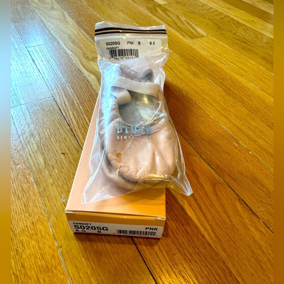 Bloch Dansoft pink ballet shoes toddler size 8.5 - Picture 1 of 7